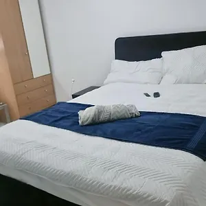 Entire-2 Bedroom With Driveway,1free Parking Apartment